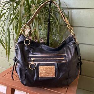 Coach Poppy Hobo - Black & Gold